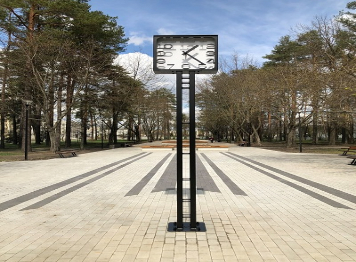 У міському парку встановили годинник